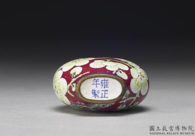 图片[3]-Copper-body painted enamel snuff bottle with a white plum blossom design on a red background, Yongzheng reign (1723-1735), Qing dynasty-China Archive